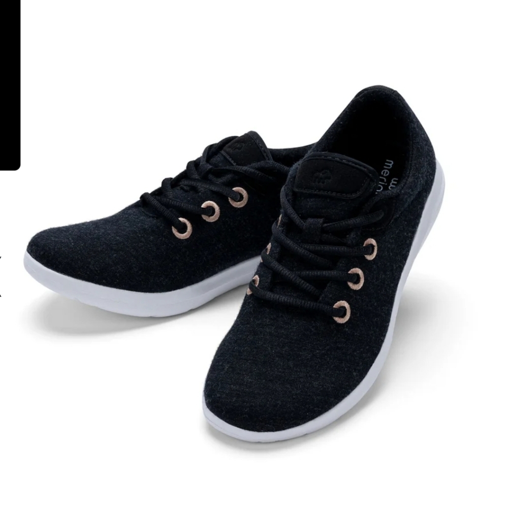 Merinos Woman's Black & White Lace Up Sneakers 9